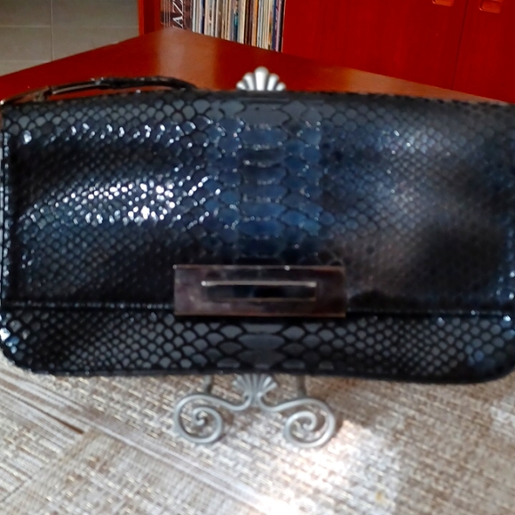 Stuart Weitzman black shoulder bag in a python texture - Picture 1 of 6